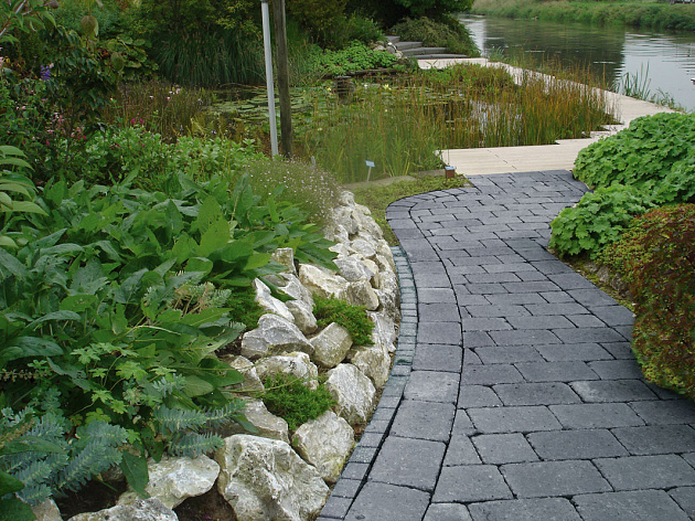 Restpartij Zwanenburg: ca. 9m2 Stonique Trommel 20x30x5 cm Antraciet