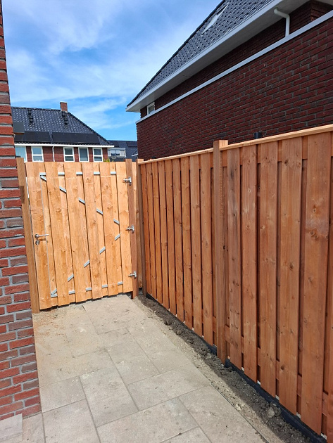 Red Wood Tuindeur Geschaafd op stalen frame 120x180 cm