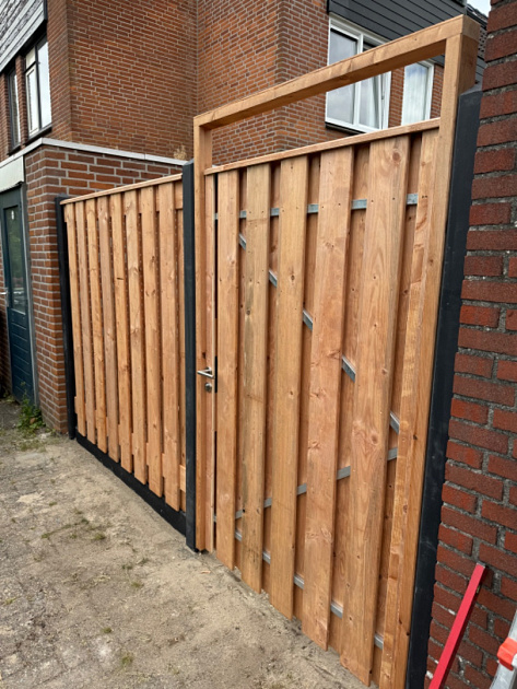 Red Wood Tuindeur Geschaafd op stalen frame 120x195 cm