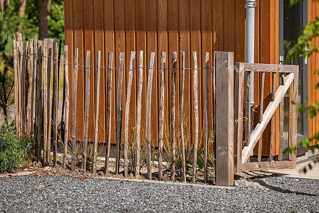 Engelse kastanjehekwerk op rol geschild latafstand 7,5 cm 460x120 cm