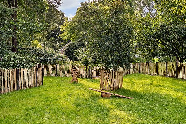 Engelse kastanjehekwerk op rol geschild latafstand 7,5 cm 460x120 cm