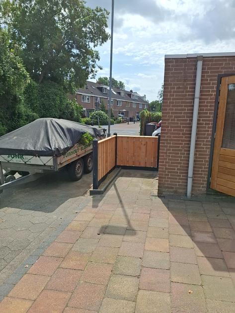 Beton Korte Tussenpaal 10x10x180 cm, Zwart gecoat tbv Scherm 90