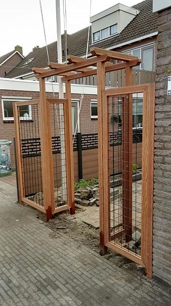 Hardhouten Gaaspaneel 40x180 cm Zwart gepoedercoat betonijzer maas 10x10 cm draad ø 5 mm