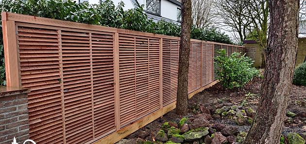 Hardhouten Lamellenscherm Louvre 180x180 cm