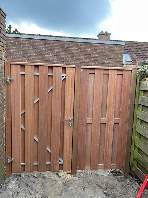 5215 hardhouten tuindeur recht verticaal 100x180 cm op verstelbaar stalen frame 339675