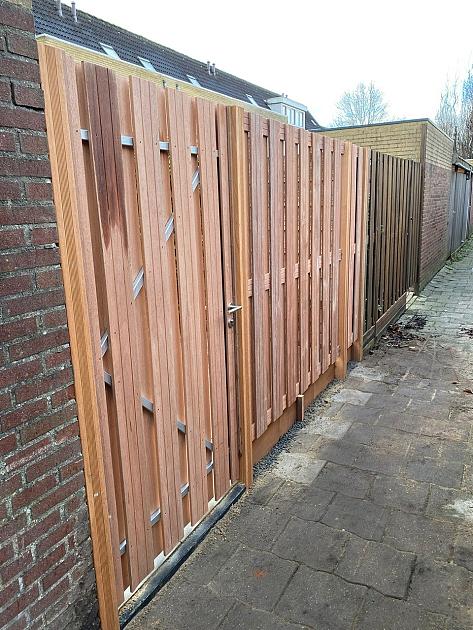 63774 hardhouten tuindeur recht verticaal 100x90 cm op verstelbaar stalen frame 264238