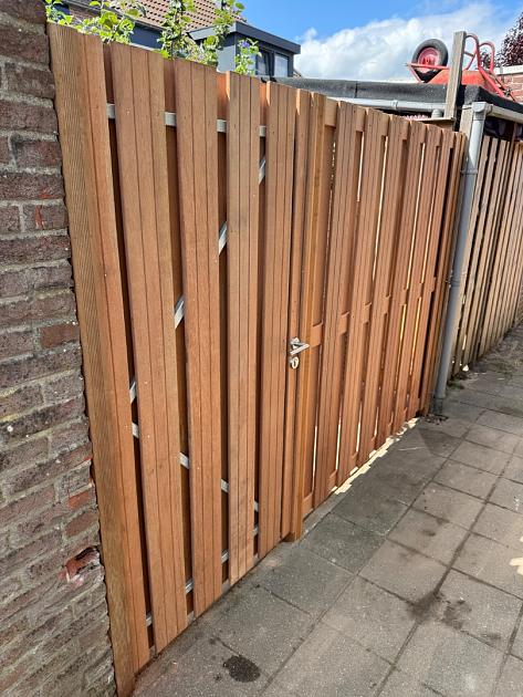 8289 hardhouten tuindeur recht verticaal 90x180 cm op verstelbaar stalen frame 493403