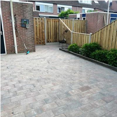 hek met poort achtertuin