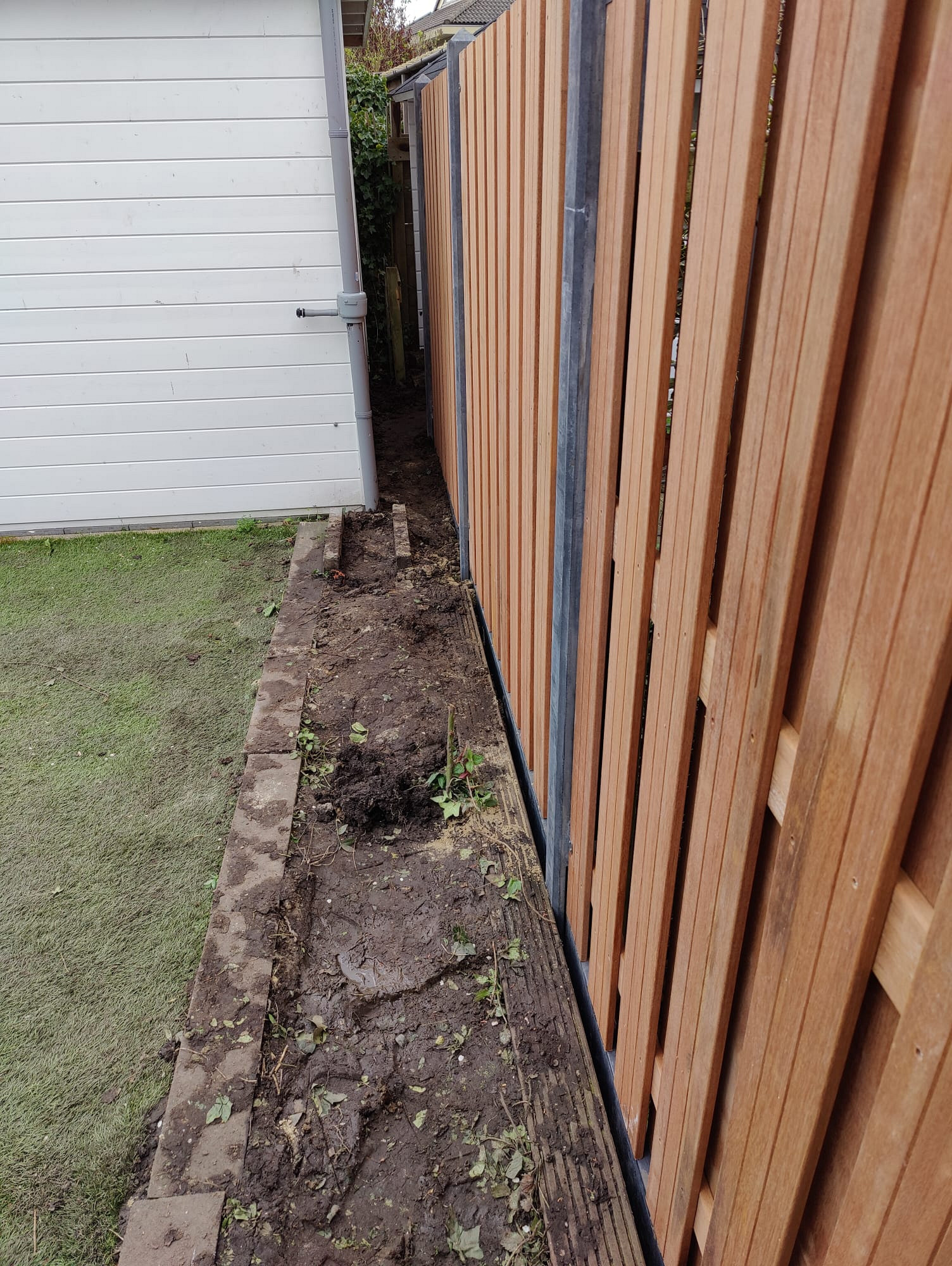 medeleerling gemakkelijk te kwetsen Uit Hardhouten Privacy Tuinscherm 17-planks Recht Verticaal 180x180 cm (tbv  Betonsysteem) - Sierbestrating Jonk B.V.